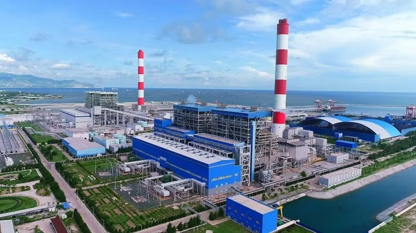 Toàn cảnh Nhà máy Nhiệt điện Vĩnh Tân 2. Bộ Nông nghiệp và Môi trường: Nhiệt điện Vĩnh Tân gây bụi, mùi khét, ồn - Ảnh 1.