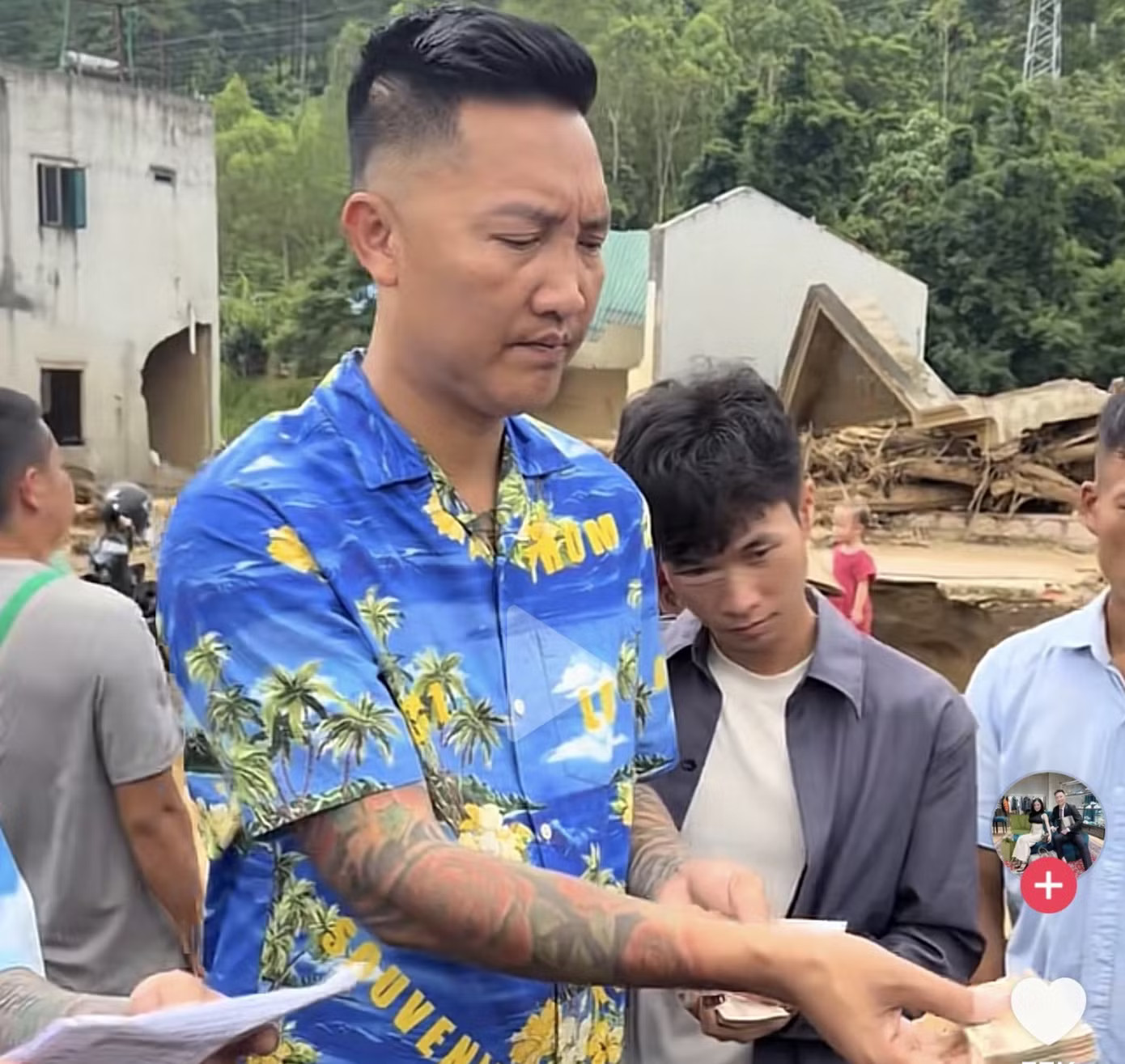 Chính quyền xã ở Lai Châu không tiếp nhận tiền từ thiện của Huấn Hoa Hồng, chỉ có 24 bồn nước - Ảnh 1.