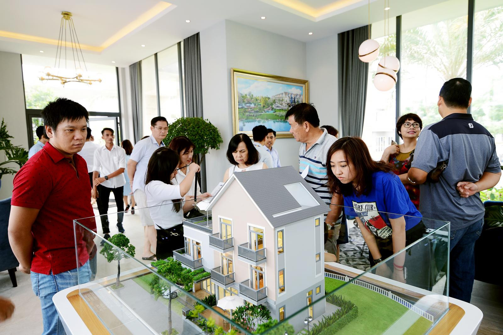 Nhà đầu tư trước khi xuống tiền mua nhà nên ưu tiên những khu vực có động lực tăng trưởng rõ ràng từ công nghiệp và dịch vụ