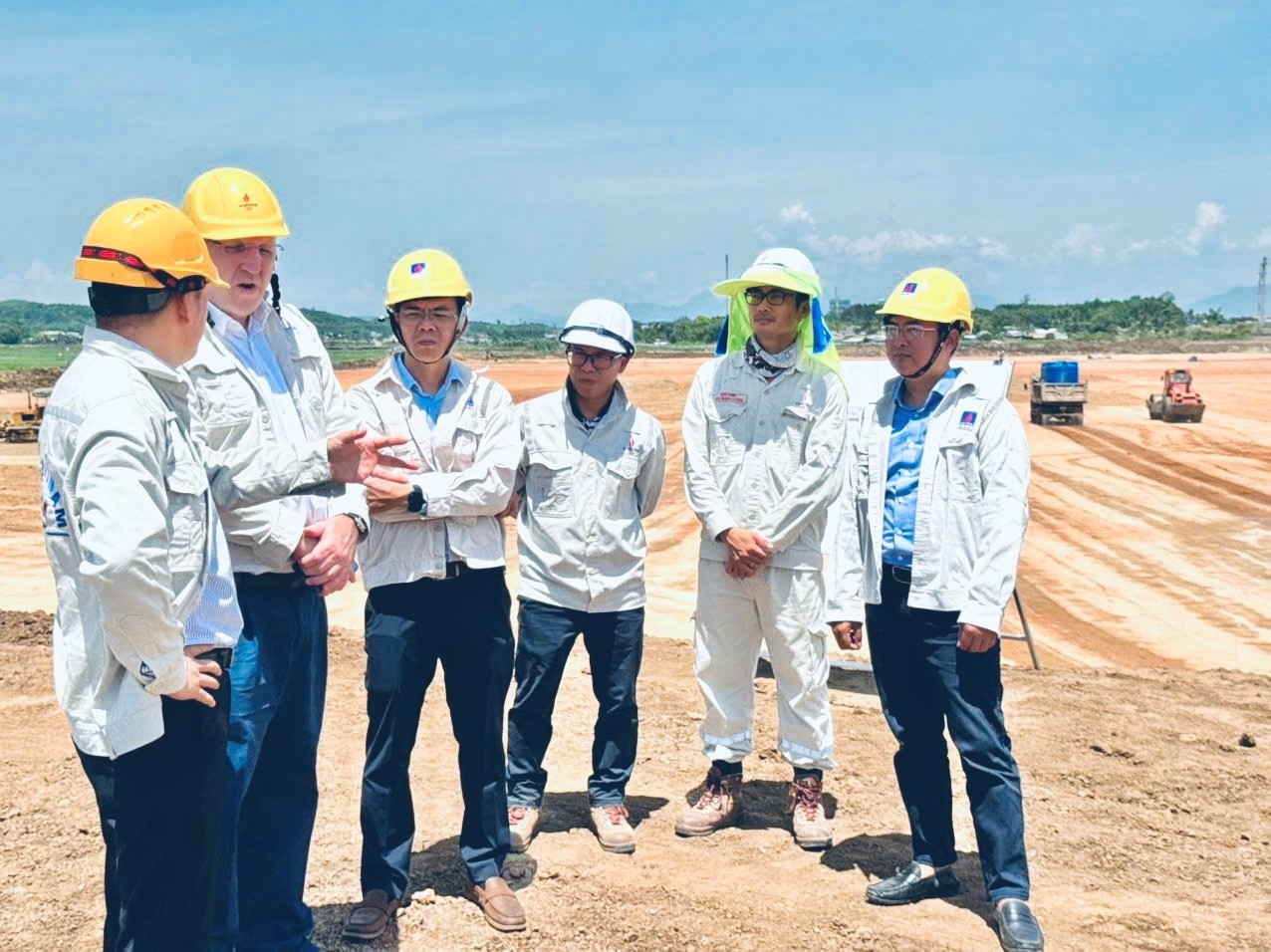 Đoàn công tác của MIGA kiểm tra thực địa khu vực triển khai Dự án NCMR NMLD Dung Quất vào tháng 62026.