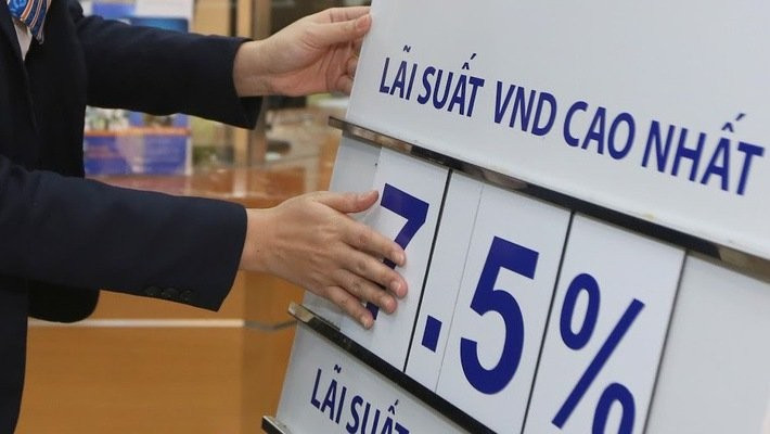 Lãi suất huy động leo thang, ngân hàng chịu sức ép kép Lãi suất huy động leo thang, ngân hàng chịu sức ép kép