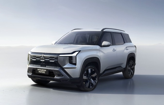 mitsubishi-destinator-giam-gia-1.jpg