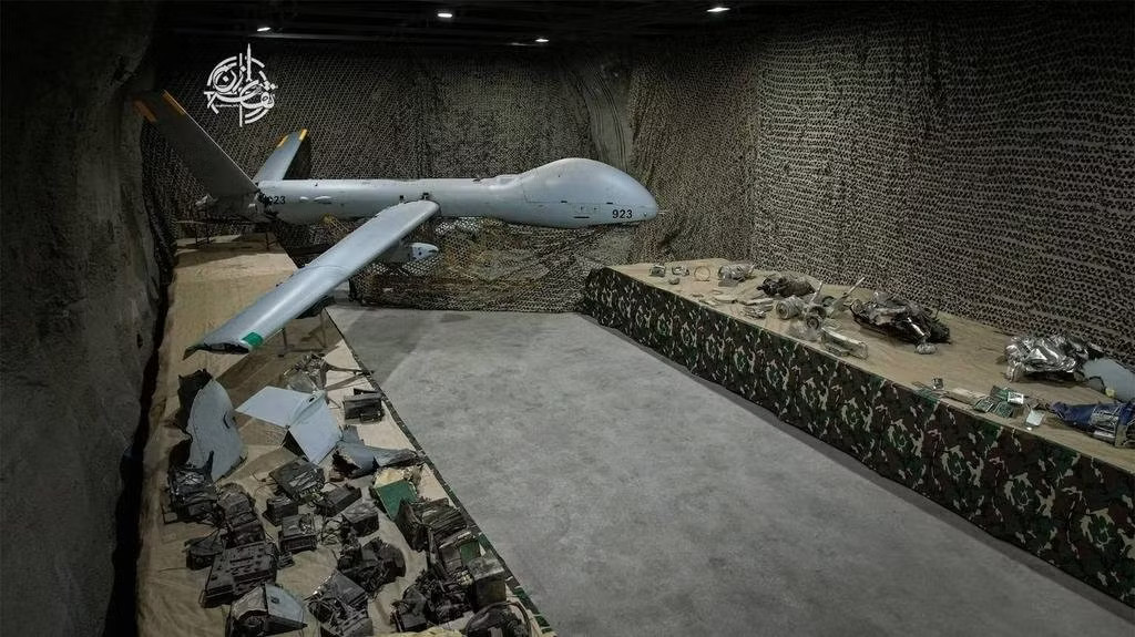 Iran lần đầu công khai xác tiêm kích F-15 của Mỹ - Ảnh 1.