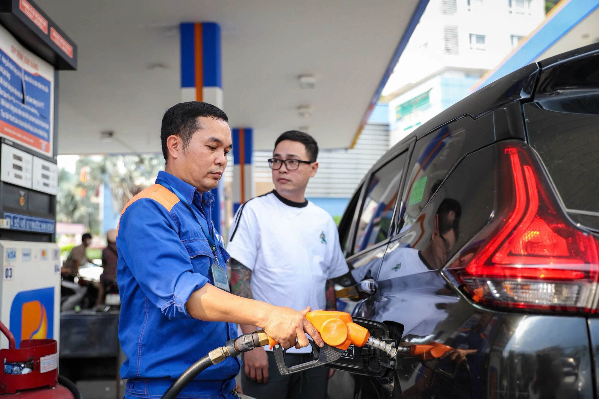 Bất ngờ với vị trí giá xăng bán lẻ Việt Nam trên bản đồ khu vực sau khi chi 12,3 tỷ USD nhập hàng