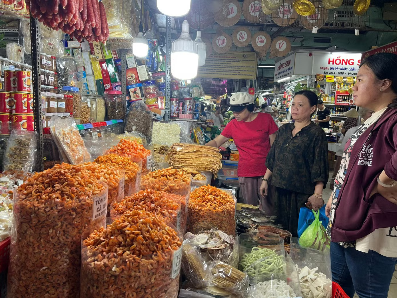 Cử tri nêu tình trạng Bộ Tài chính nêu giải pháp kiểm soát giá khi tăng lương - Ảnh 1.