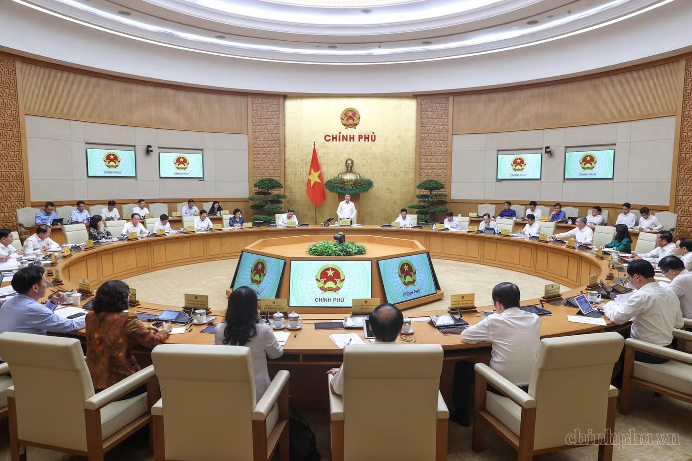 Thủ tướng Lê Minh Hưng chủ trì phiên họp Chính phủ thường kỳ tháng 7/2026. Ảnh: VGP. Chính phủ chỉ đạo xử lý nghiêm các sai phạm, tiêu cực vụ điểm thi ở Tuyên Quang - Ảnh 1.