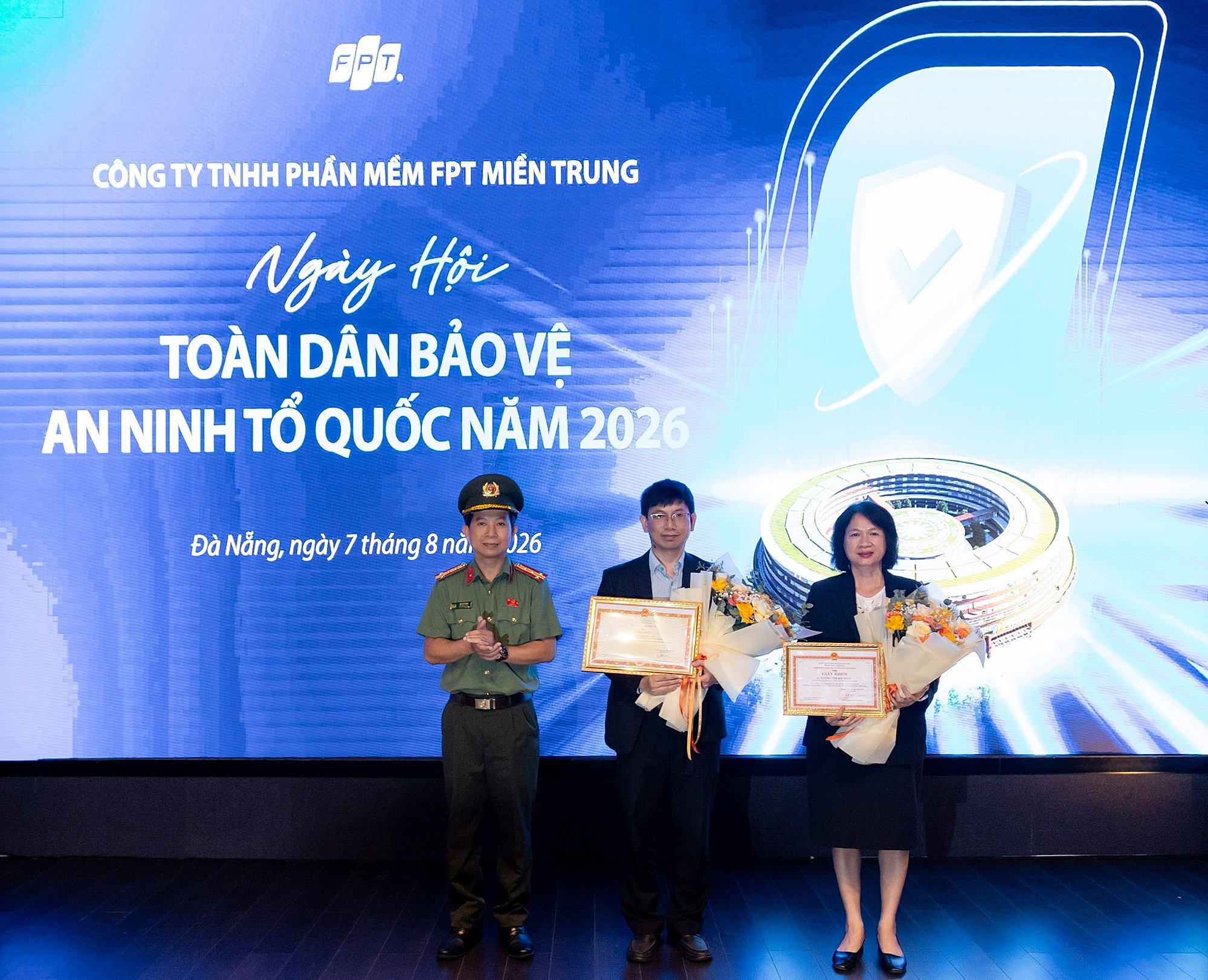 Bộ trưởng Bộ Công an tặng Bằng khen cho FPT, ghi nhận 1 hoạt động đáng chú ý - Ảnh 1.
