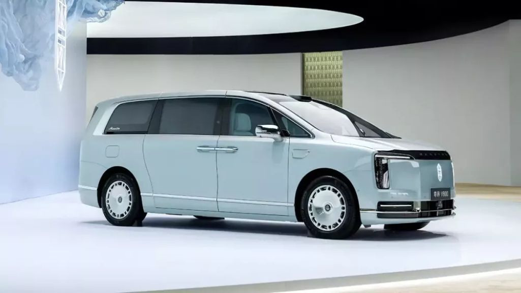 Maextro V800 là mẫu MPV cỡ lớn