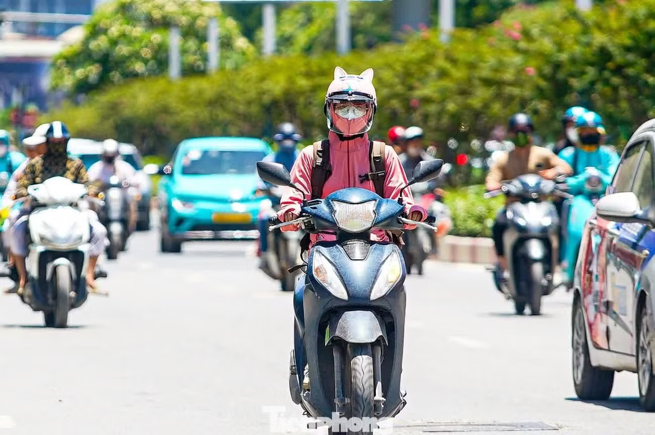 Miền Bắc bước vào đợt nắng nóng kéo dài - Ảnh 1.