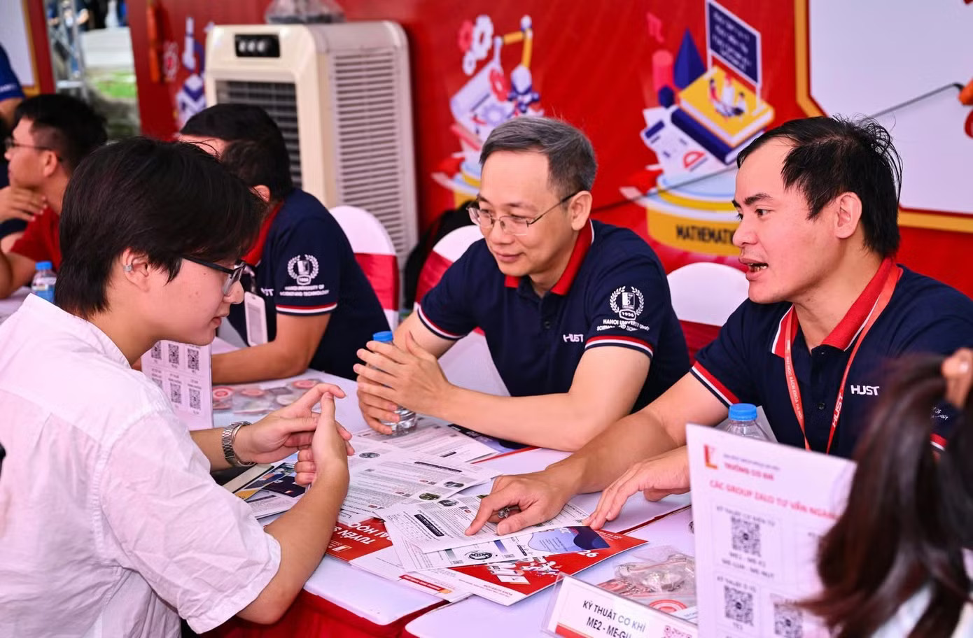 Đại học Bách khoa Hà Nội công bố điểm chuẩn theo điểm thi tốt nghiệp THPT cao nhất là 29,54. Điểm chuẩn Đại học Bách khoa Hà Nội cao nhất là 29,54 - Ảnh 1.