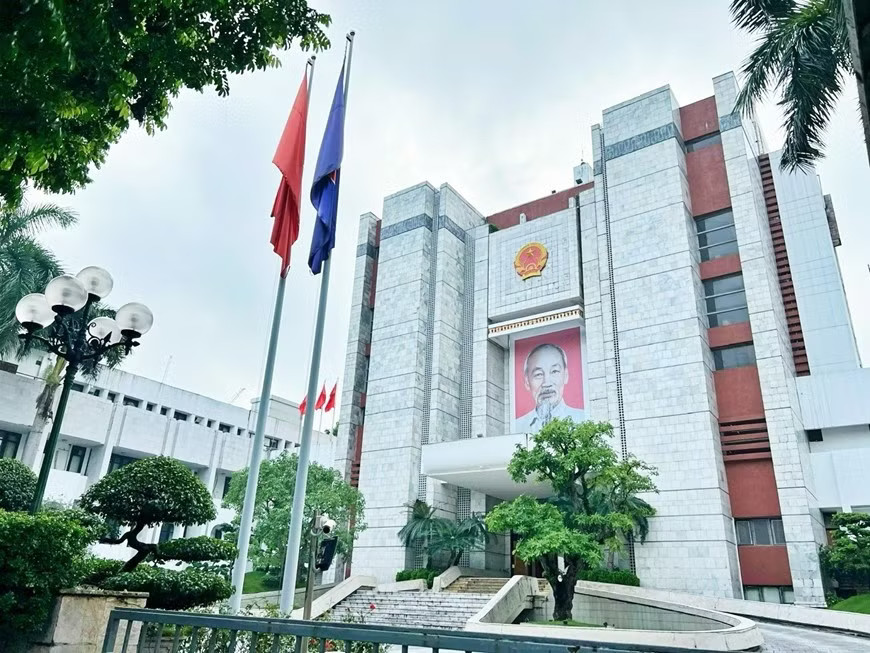 Hà Nội xem xét miễn nhiệm chức vụ Ủy viên UBND thành phố với 11 giám đốc sở, ngành - Ảnh 1.