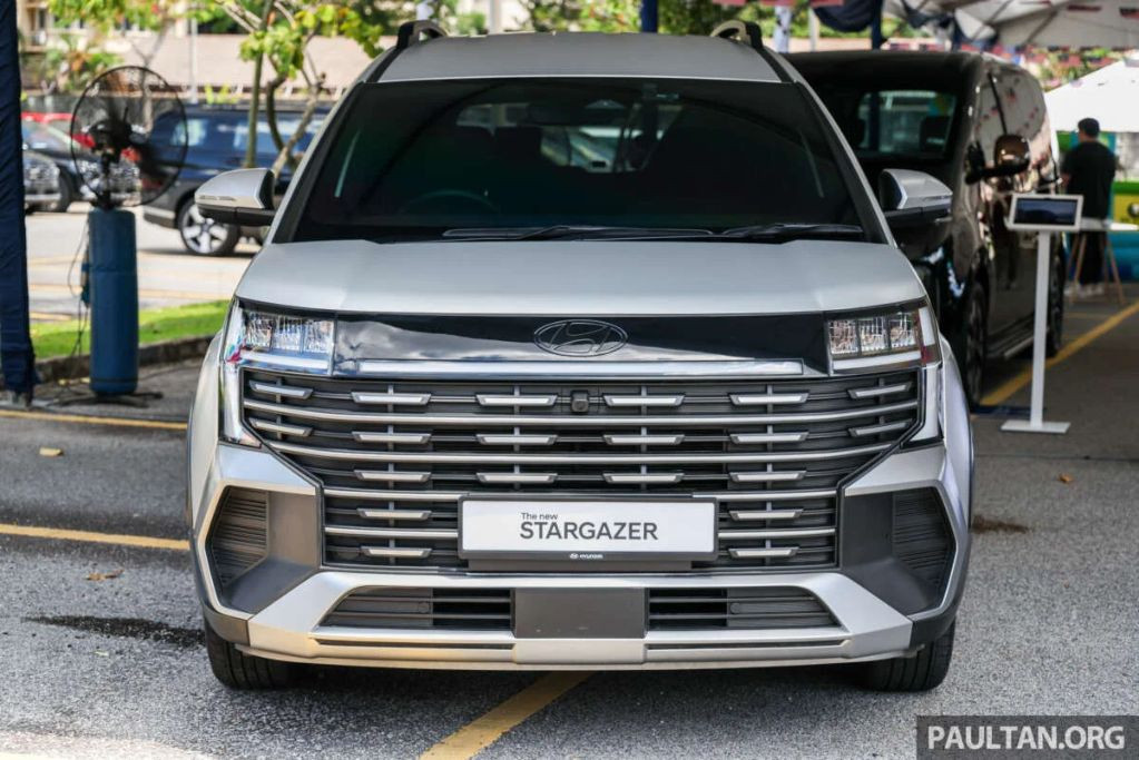 Phần đầu xe khỏe khoắn hơn Hyundai Stargazer X 2026