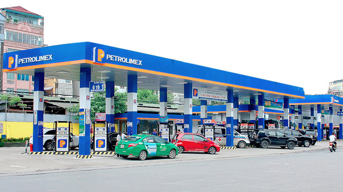 6-thanh-nien-petrolimex-bao-ve-thuong-hieu-petrolimex-1618485236991668770950-0-0-636-1132-crop-1618485242651499032565.jpg