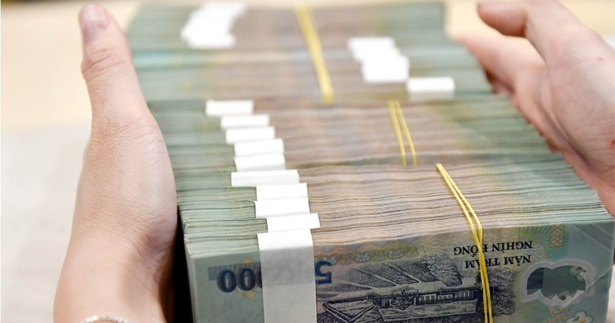 Ngân hàng bất ngờ giảm lãi suất huy động