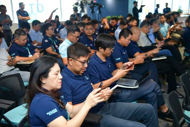 can-bo-nhan-vien-va-ky-su-coteccons-dang-nhap-va-thao-tac-tren-nen-tang-workday2-17863292934081789395250.jpg