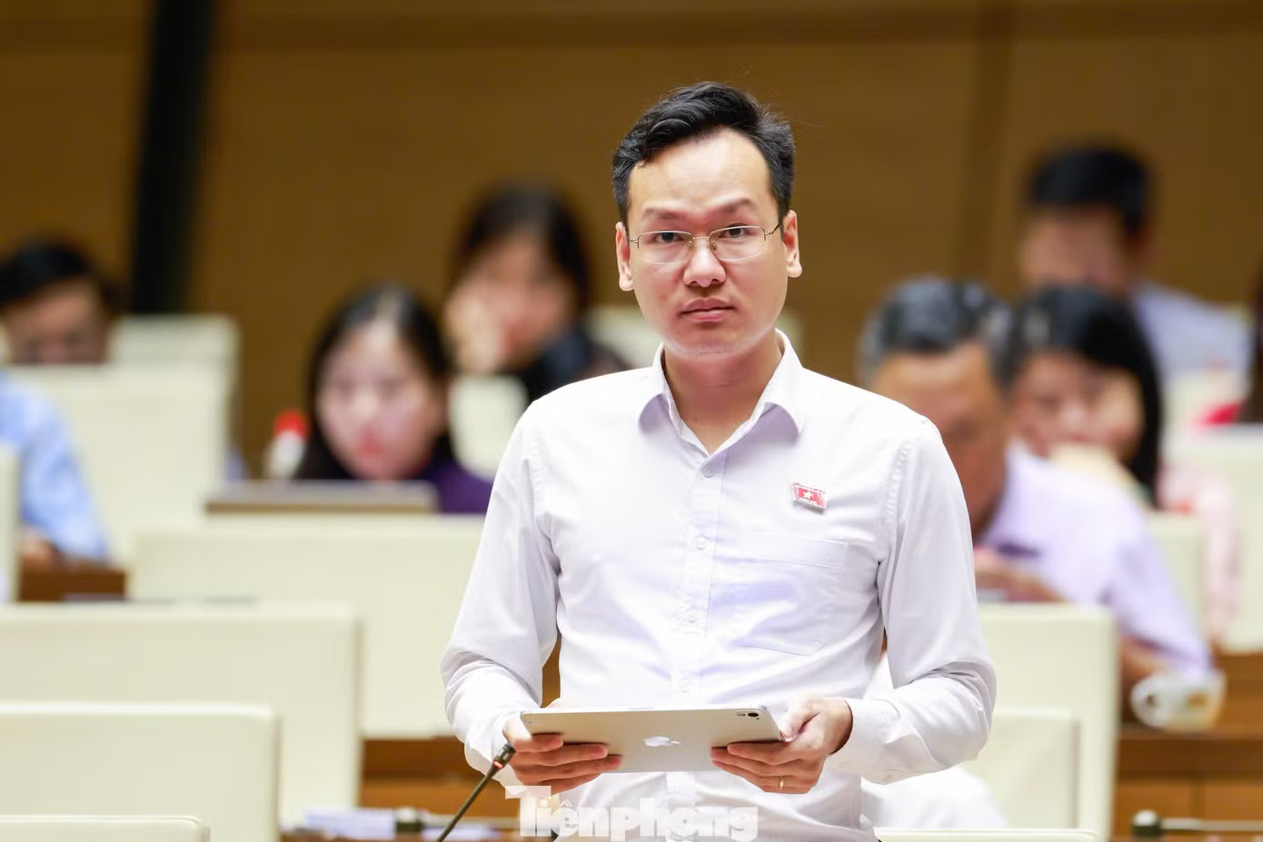 Đề xuất cấm xuất cảnh người từng vi phạm, cư trú bất hợp pháp khi lao động ở nước ngoài - Ảnh 2.