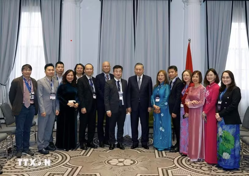 Tổng Bí thư, Chủ tịch nước Tô Lâm tiếp một số trí thức, nhà khoa học tiêu biểu thuộc Hội trí thức, chuyên gia người Việt tại Úc. Ảnh: TTXVN Tổng Bí thư, Chủ tịch nước kêu gọi trí thức Việt tại Úc đóng góp giải quyết những bài toán lớn của đất nước - Ảnh 1.