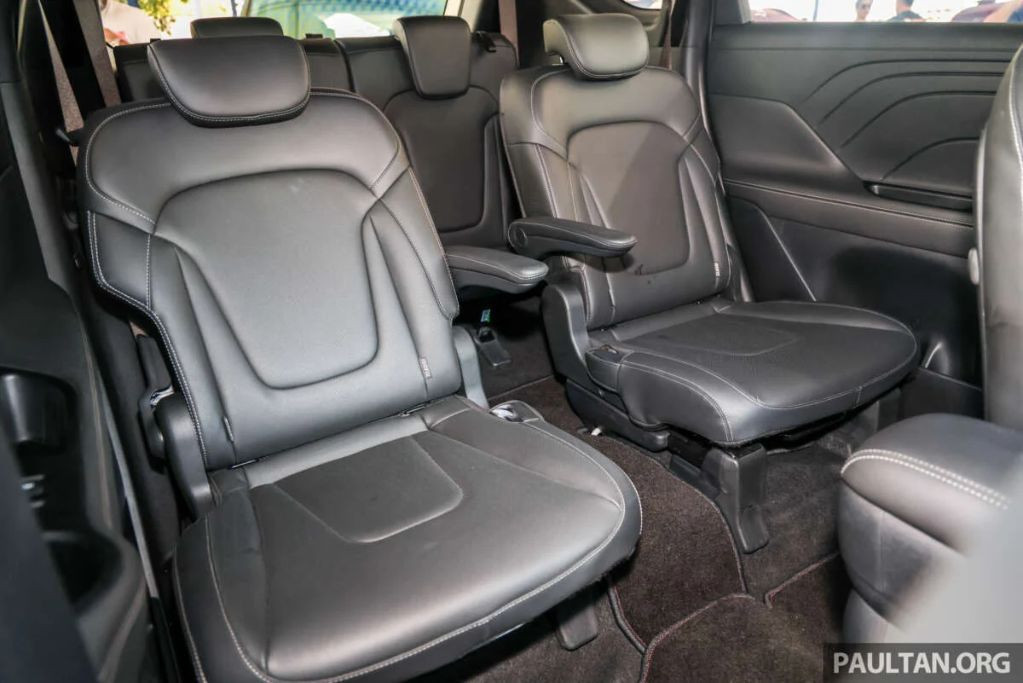 Hàng ghế thứ hai Hyundai Stargazer X 2026 với 2 ghế tách rời