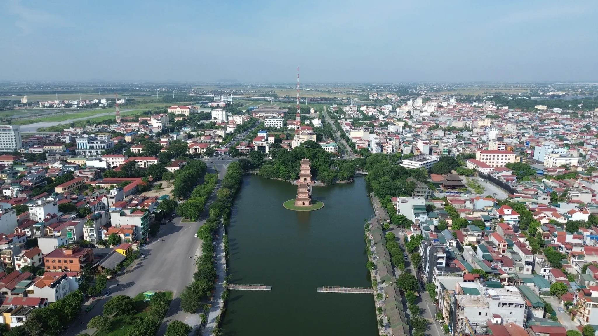 Một tỉnh của Việt Nam đạt 11/15 tiêu chí đô thị loại I, hướng tới thành phố trực thuộc Trung ương trước năm 2030 - Ảnh 1.