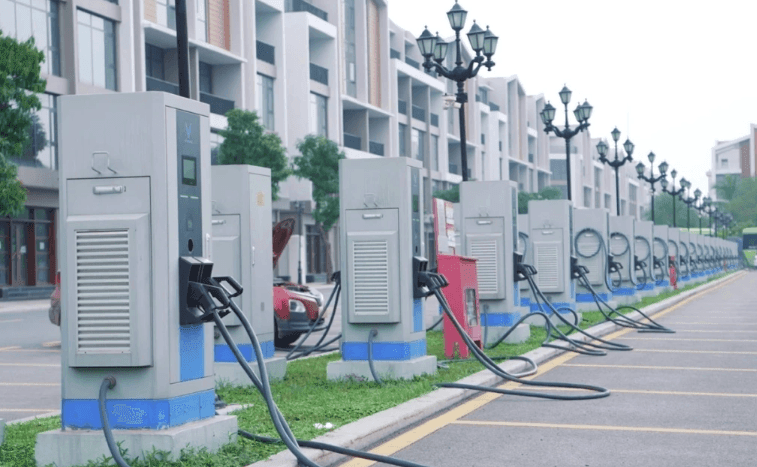 Bộ Công Thương sắp thay đổi 'cuộc chơi' trạm sạc điện của VinFast, Dat Bike, Honda, Grab, Petrolimex... - Ảnh 1.