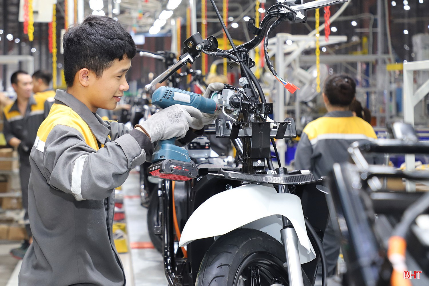 Quê nhà tỷ phú Phạm Nhật Vượng đón cú hích 155.000 tỷ đồng, VinFast, VinMetal góp công lớn - Ảnh 1.