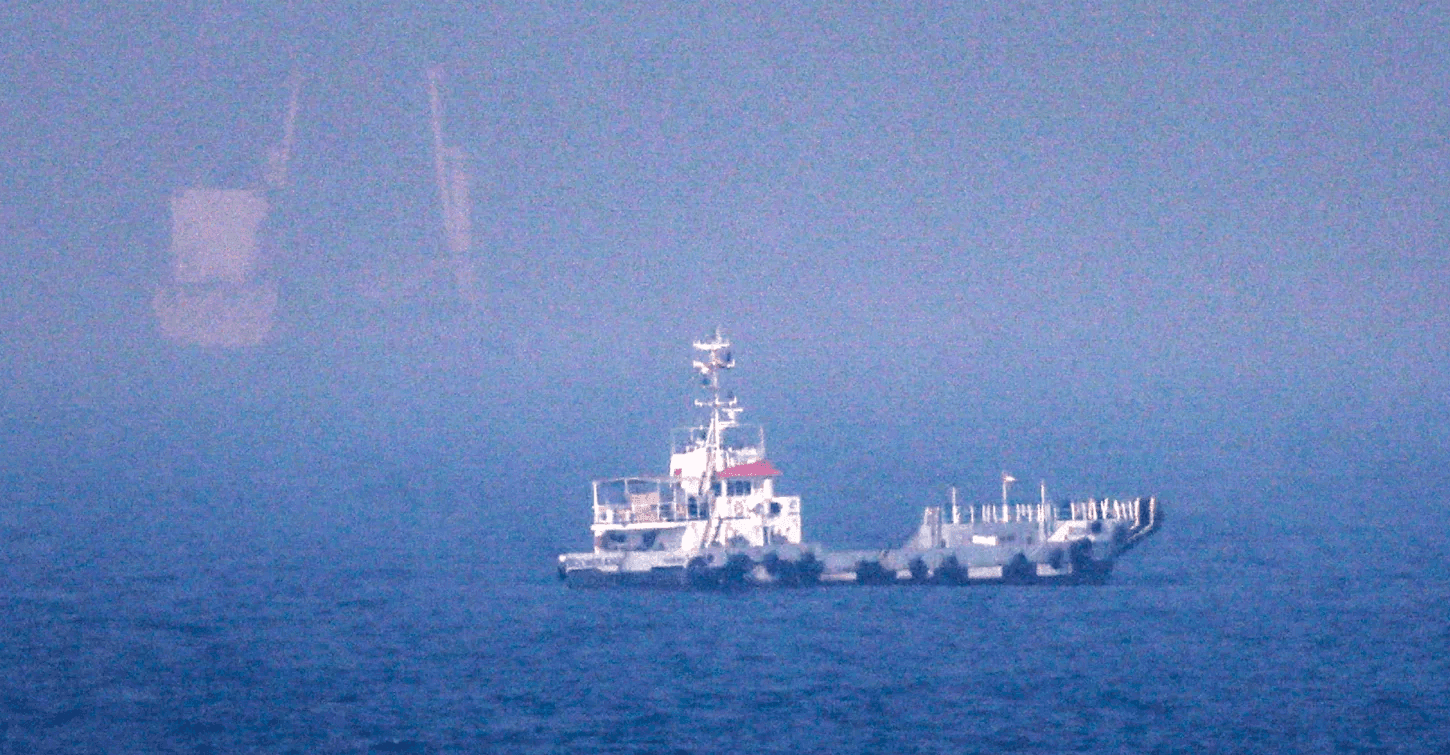 Eo biển Hormuz nóng trở lại: Mỹ ép 55 tàu quay đầu, đàm phán bế tắc - Ảnh 1.