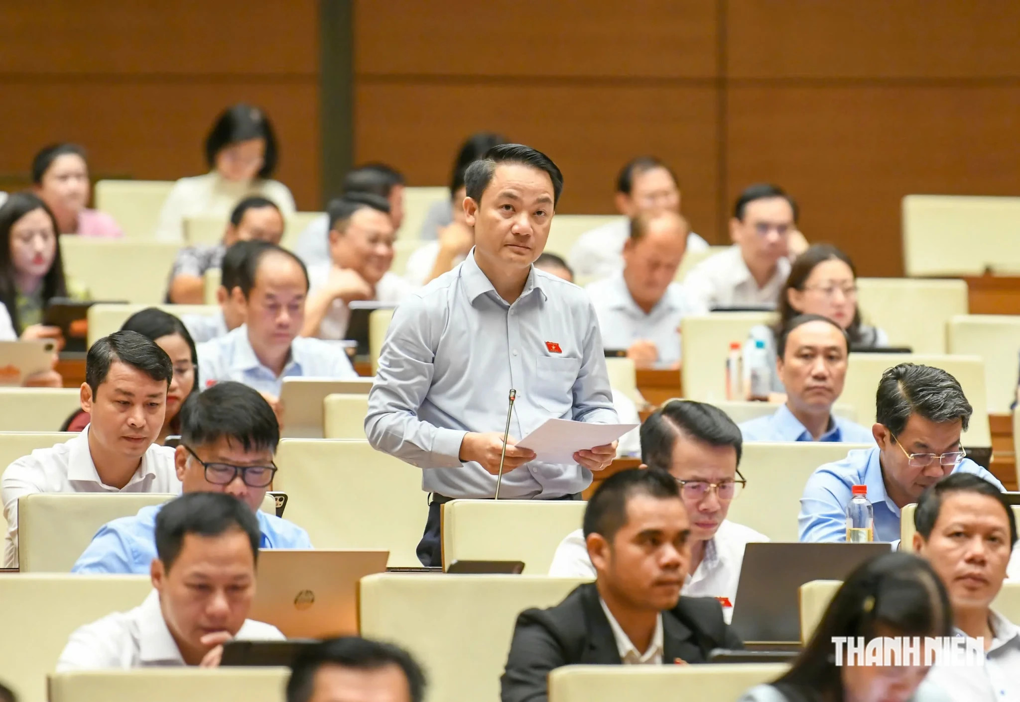 Đại biểu Quốc hội đề nghị chặn cảnh 'mua bia kèm lạc' khi vay vốn ngân hàng
