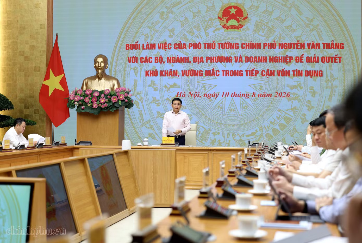 Phó Thủ tướng Nguyễn Văn Thắng kết luận. Ảnh: VGP. Phó Thủ tướng: Giảm chi phí vốn, giảm lãi suất cho vay thực chất - Ảnh 2.