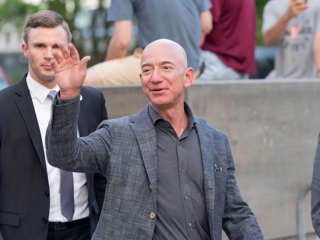 Nhà sáng lập Amazon Jeff Bezos đang sở hữu khối tài sản lên đến 280 tỷ USD. Tỷ phú Jeff Bezos sắp mua Liverpool - Ảnh 1.