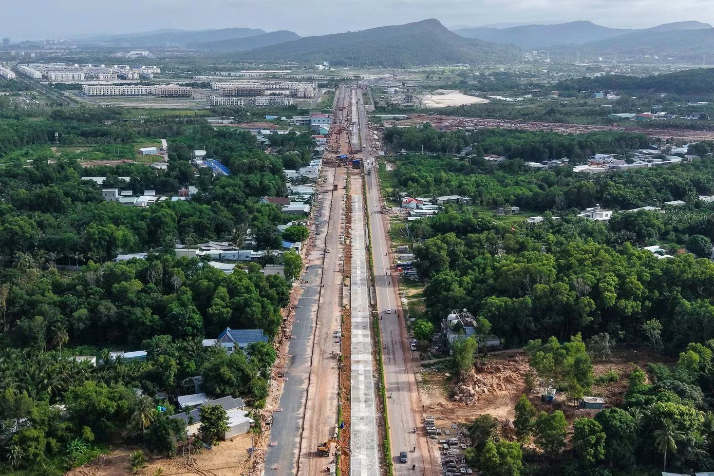 ‘Thần tốc’ thi công tuyến tàu điện đầu tiên tại Phú Quốc - Ảnh 2.