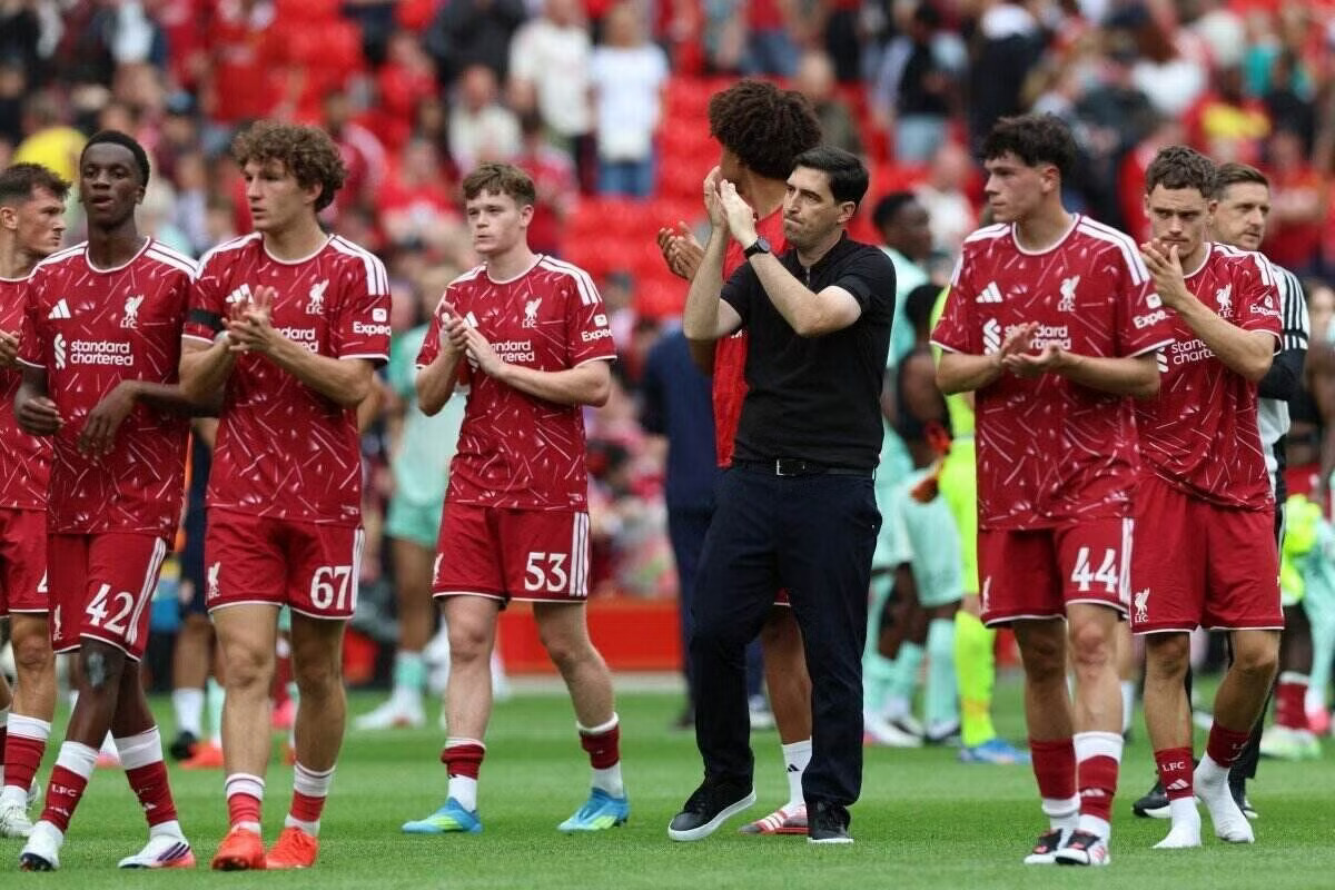 Nhà sáng lập Amazon lần đầu rót tiền vào bóng đá, khi cùng một nhóm nhà đầu tư mua cổ phần Liverpool. Tỷ phú Jeff Bezos sắp mua Liverpool - Ảnh 2.