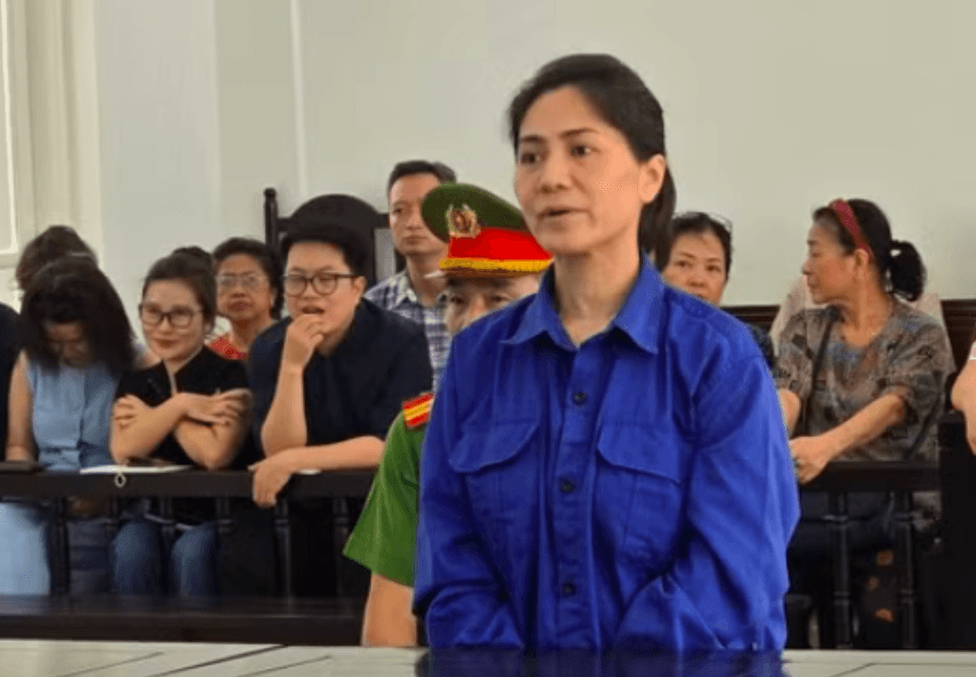 Nữ giám đốc tổ chức show 'Về đây bốn cánh chim trời' hầu tòa