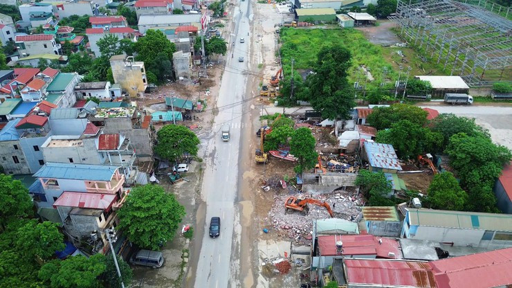 Gần 150 người dân bị thu hồi đất cùng bốc thăm, chia nhau vị trí tái định cư tại dự án 9.600 tỷ đồng, lô lớn nhất tới 90m2 - Ảnh 1.