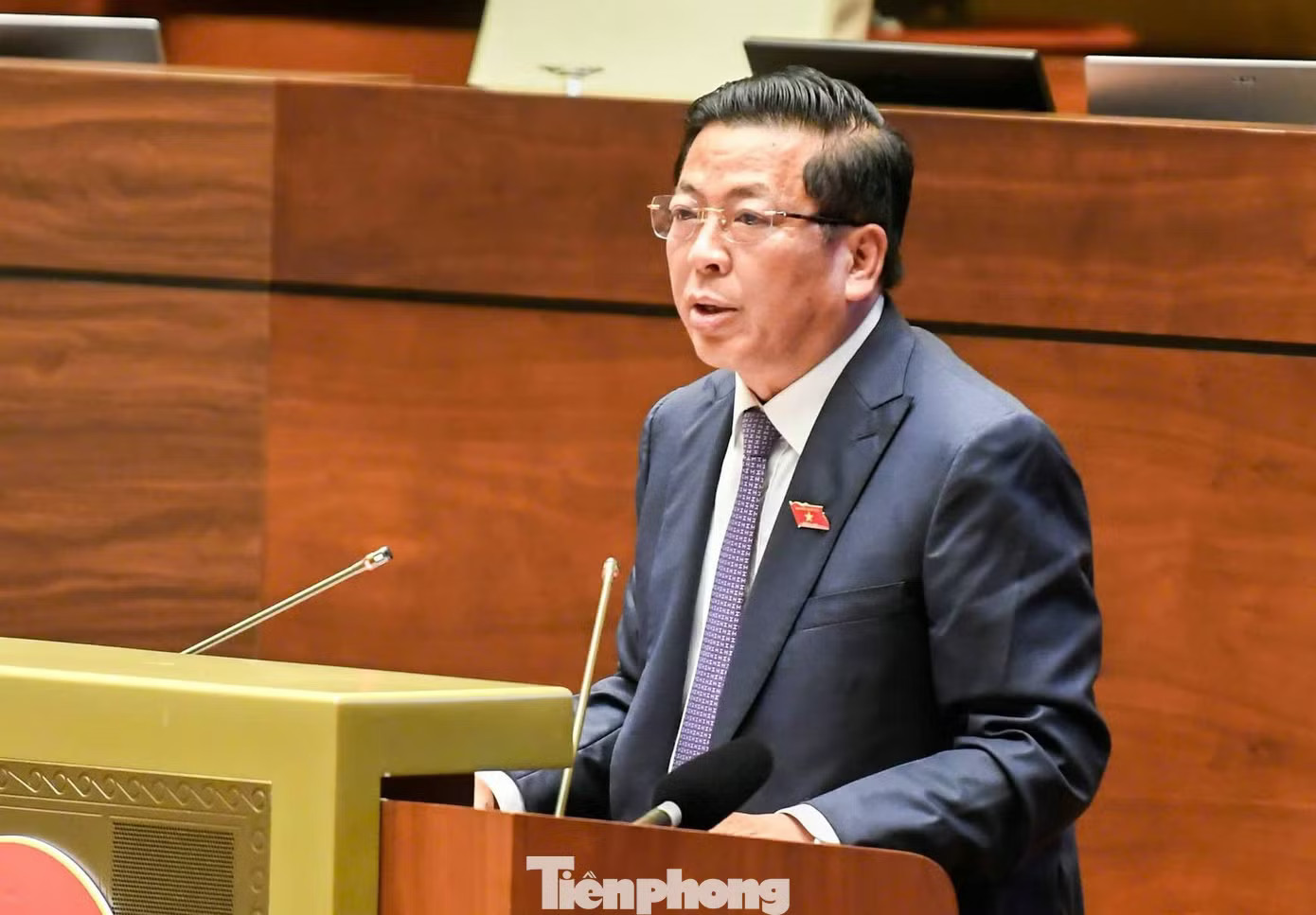 Bộ trưởng Bộ Xây dựng Trần Hồng Minh. Ảnh: Như Ý. Bỏ bớt dự án nhỏ, dồn nguồn lực làm đường Vành đai 5 - Vùng Thủ đô - Ảnh 3.