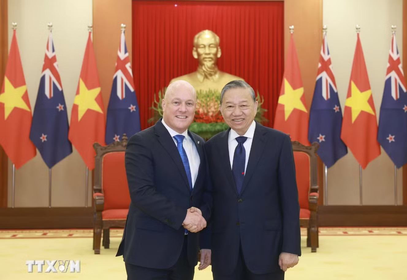 Tổng Bí thư Tô Lâm tiếp Thủ tướng New Zealand Christopher Luxon trong chuyến thăm chính thức Việt Nam tháng 2/2025. Ảnh: TTXVN Tổng Bí thư, Chủ tịch nước thăm New Zealand: Biến cam kết chính trị thành lợi ích thực tiễn - Ảnh 1.