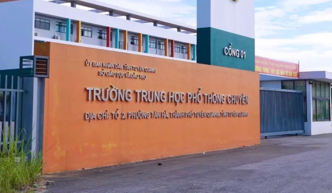 Ngày 14 -15/8, toàn bộ thí sinh tại điểm thi THPT Chuyên Tuyên Quang sẽ thi lại tốt nghiệp. Bộ GD&ĐT lập đoàn giám sát độc lập kỳ thi lại tốt nghiệp tại Tuyên Quang - Ảnh 1.
