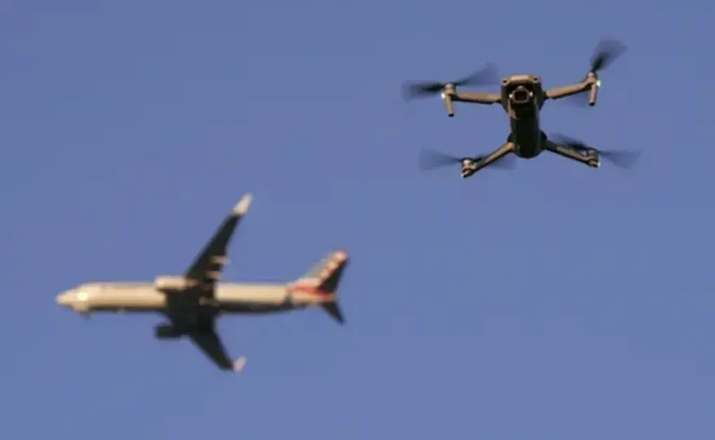 UAV xuất hiện gần sân bay Nội Bài, 16 chuyến bay bị ảnh hưởng - 1