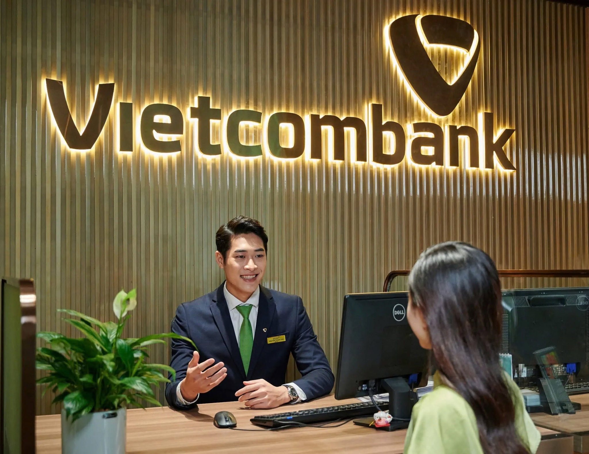 Hưởng ứng lời kêu gọi của Chính phủ và Ngân hàng Nhà nước, Vietcombank chính thức tung gói tín dụng 50.000 tỷ đồng - Ảnh 1.