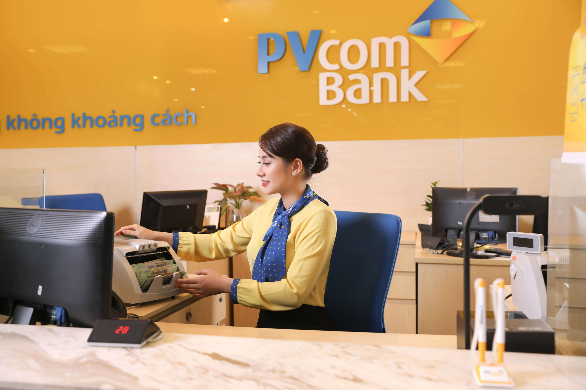 Cổ phiếu ngân hàng thứ 28 chính thức lên sàn, tăng vọt 40% đầu phiên - Ảnh 1.