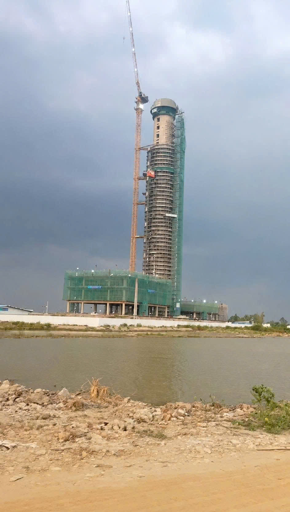 thap-khong-luu-san-bay-gia-binh.jpg