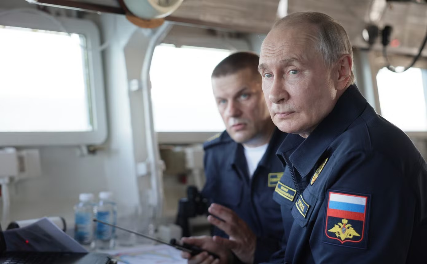 Tổng thống Nga Vladimir Putin giám sát cuộc tập trận. (Ảnh: Điện Kremlin) Tổng thống Nga Putin lần đầu đến quần đảo Kuril, Nhật Bản lên tiếng - Ảnh 1.