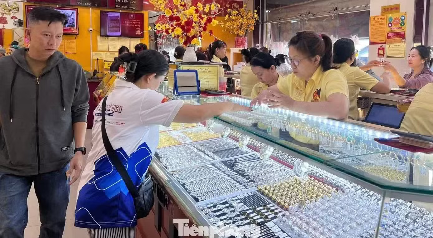 Hà Nội giao mỗi Thuế cơ sở kiểm tra ít nhất 1 doanh nghiệp kinh doanh vàng bạc - Ảnh 1.