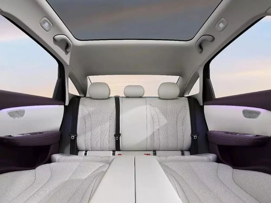 Khoang gian nội thất biến thành phòng nghỉ di động trên Jetta M6