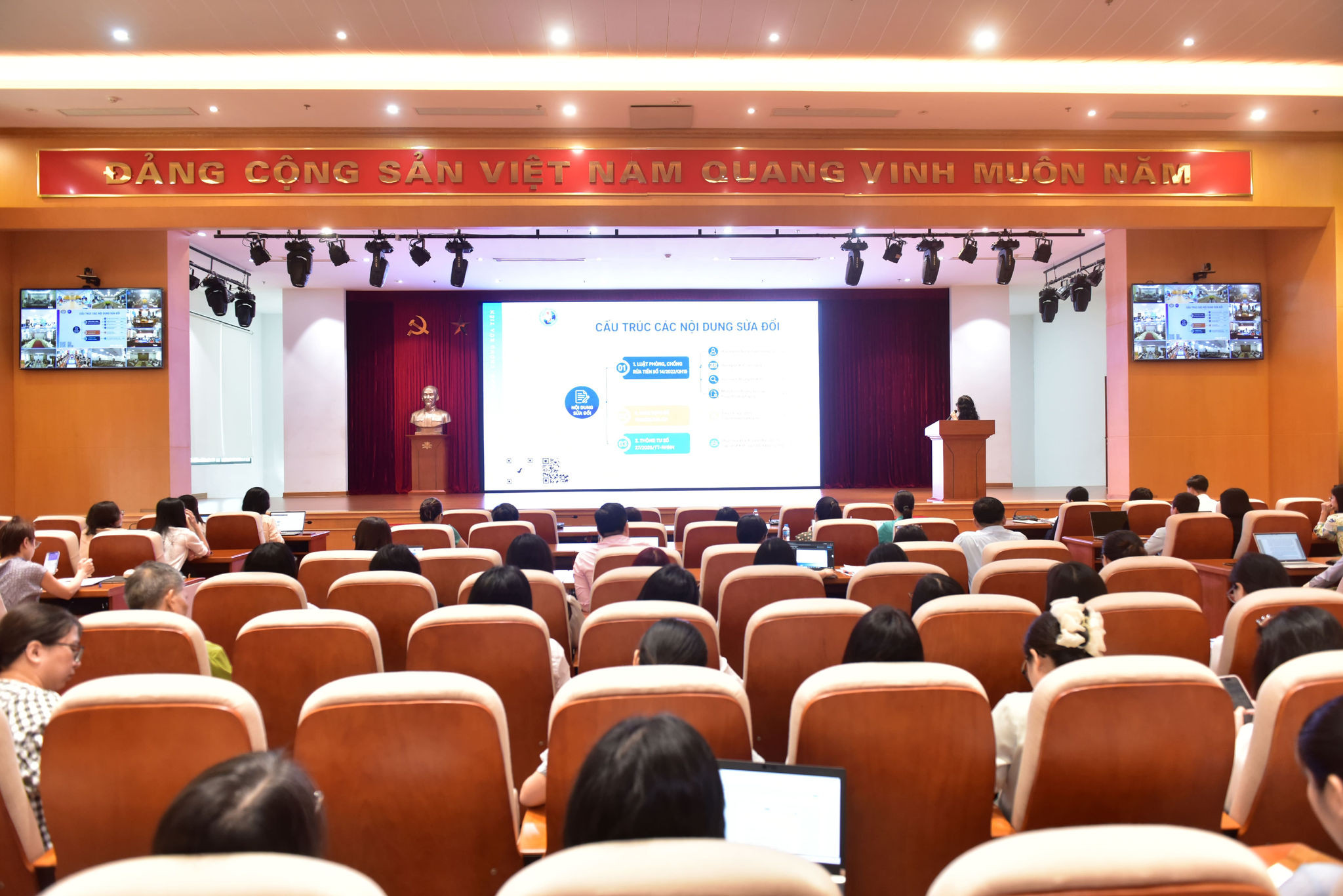 1208.3. NHNN hoàn thiện khuôn khổ pháp lý về PCRT