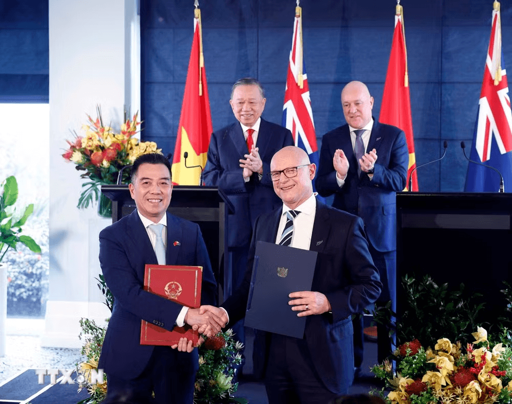 Tổng Bí thư, Chủ tịch nước Tô Lâm và Thủ tướng New Zealand gặp gỡ báo chí và chứng kiến trao các văn kiện hợp tác- Ảnh 3.