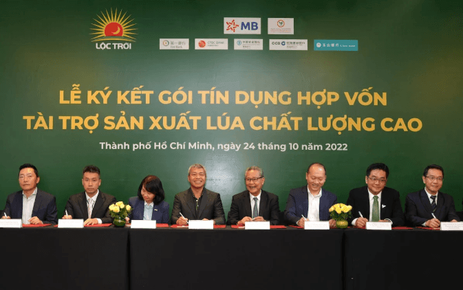 Một 'đế chế' từng thu 16.500 tỷ đồng/năm, quy tụ Chủ tịch Thế Giới Di Động và cựu Phó Thủ tướng Đức, đã rời sàn chứng khoán như thế nào?