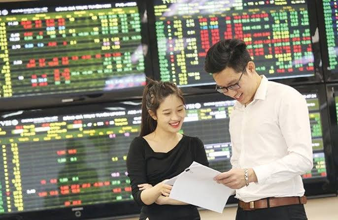 VN-Index tìm lại đà tăng: 7 cổ phiếu được kỳ vọng lãi 10-27% trong tháng 8