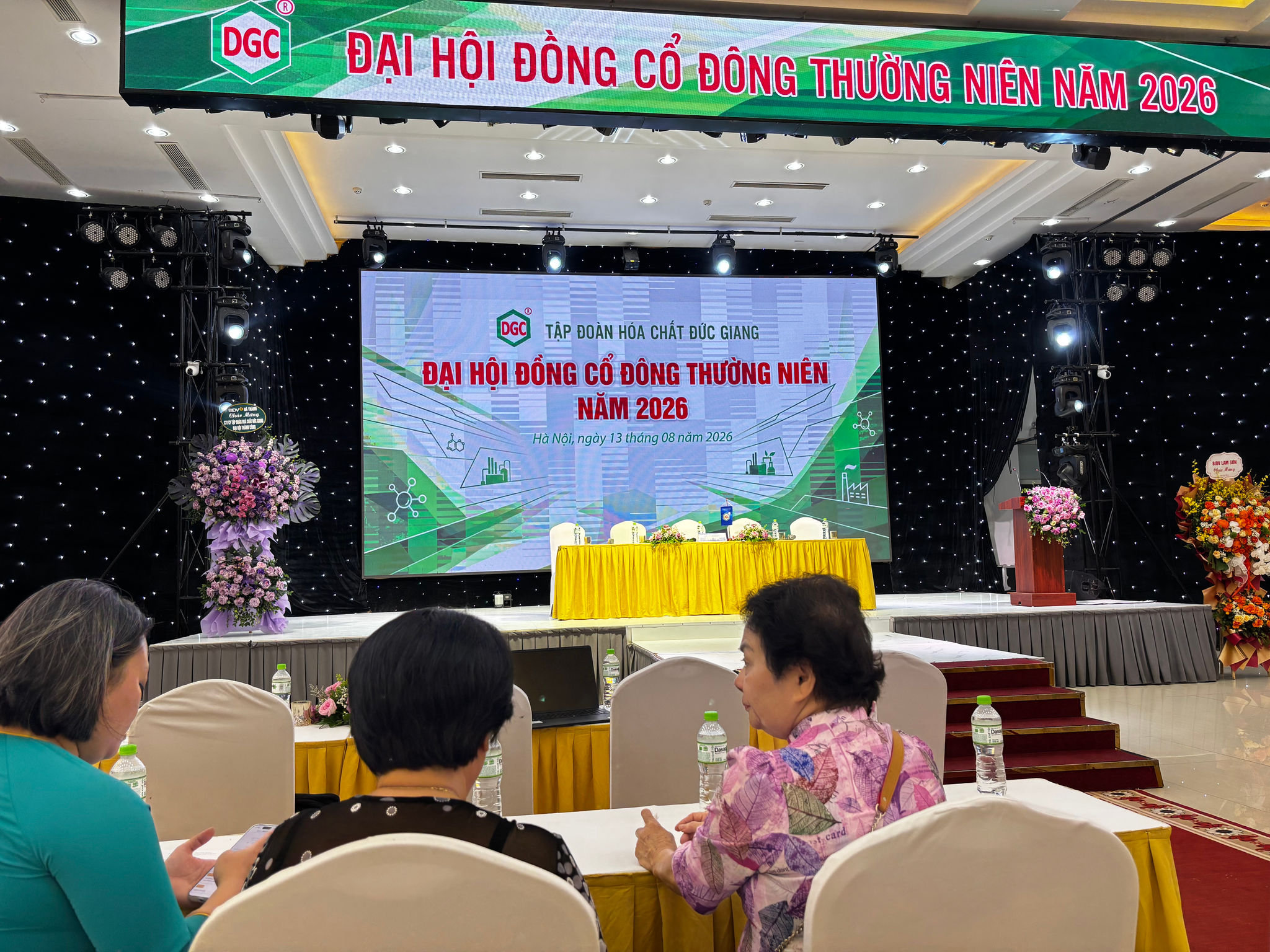 [Live] ĐHĐCĐ Hoá chất Đức Giang (DGC): Nhiều tin nóng sau khi loạt lãnh đạo bị khởi tố, cổ đông đến rất sớm