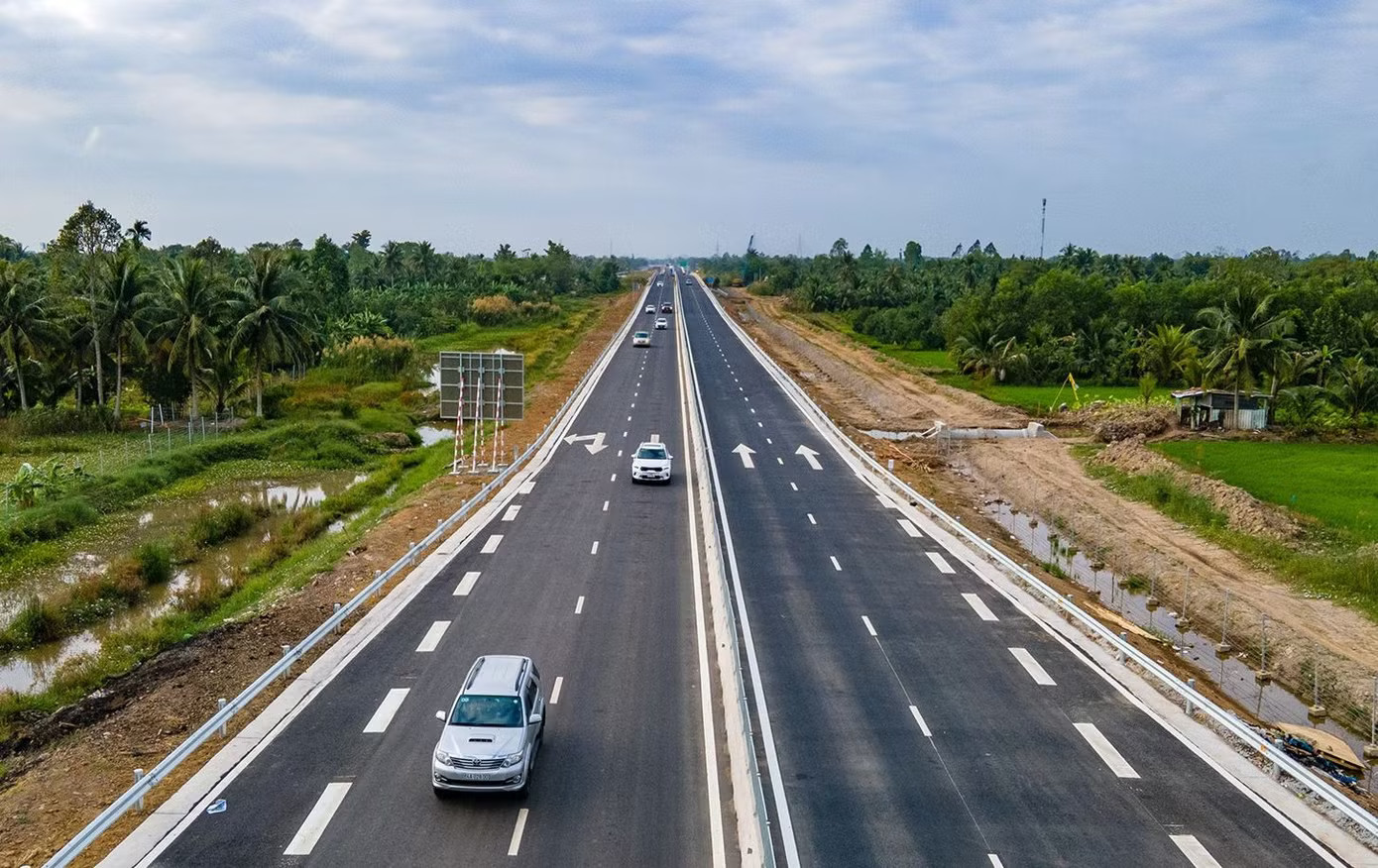 Một đoạn cao tốc Bắc - Nam phía Đông . Ảnh: Cục Đường bộ Việt Nam. Bắt đầu thu phí tại 5 đoạn tuyến cao tốc Bắc - Nam - Ảnh 1.