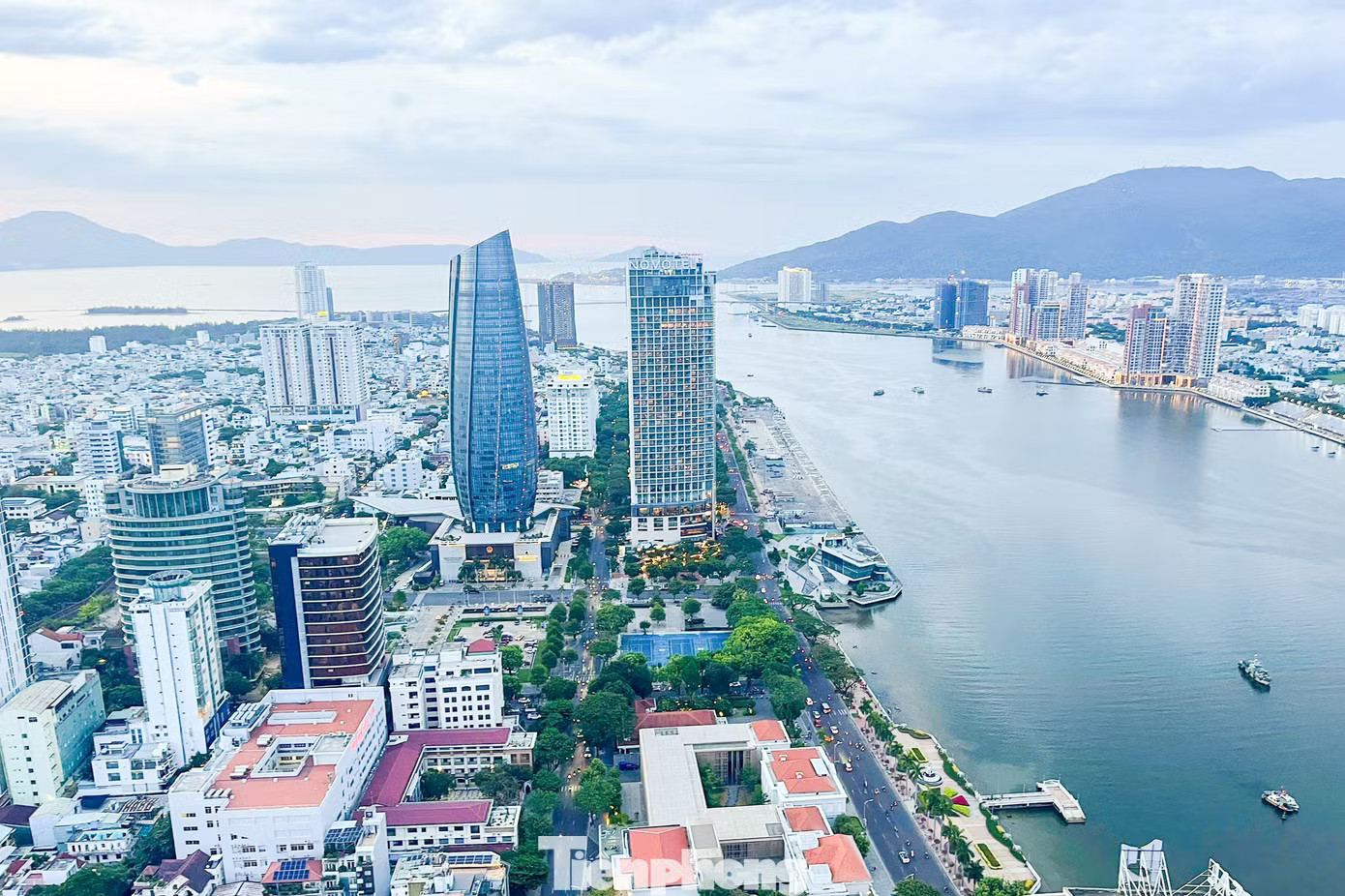 Với định hướng phát triển các ngành công nghiệp công nghệ cao, Đà Nẵng cần nguồn điện chất lượng, đáp ứng tiêu chuẩn xanh. LNG không chỉ là câu chuyện của một nhà máy điện - Ảnh 2.